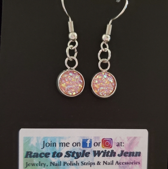 Crystal Earrings on Silver colored hooks - Picture 1 of 1